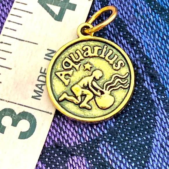 5/$10❤️❤️❤️NEW Brass Aquarius/Friendly Charm - Picture 3 of 3